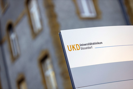 Pressestatement mit Armin Laschet vor dem Universitätsklinikum in Düsseldorf