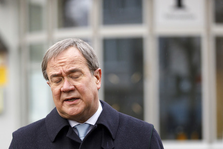 Pressestatement mit Armin Laschet vor dem Universitätsklinikum in Düsseldorf