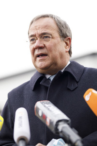 Pressestatement mit Armin Laschet vor dem Universitätsklinikum in Düsseldorf