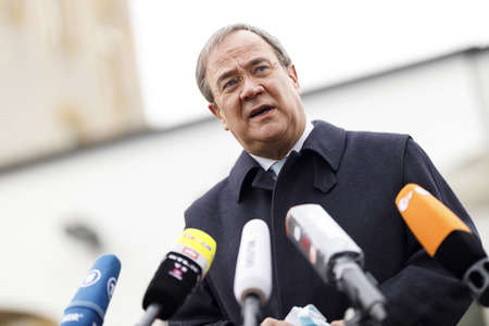 Pressestatement mit Armin Laschet vor dem Universitätsklinikum in Düsseldorf