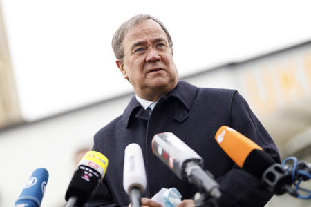 Pressestatement mit Armin Laschet vor dem Universitätsklinikum in Düsseldorf