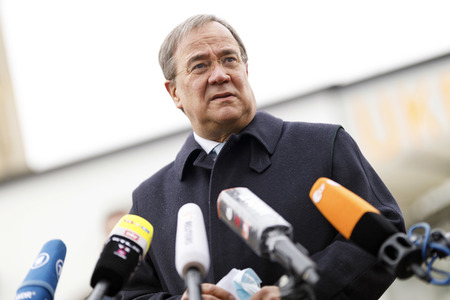 Pressestatement mit Armin Laschet vor dem Universitätsklinikum in Düsseldorf