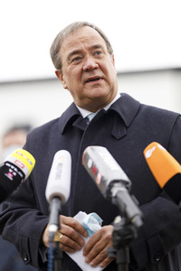 Pressestatement mit Armin Laschet vor dem Universitätsklinikum in Düsseldorf