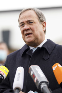 Pressestatement mit Armin Laschet vor dem Universitätsklinikum in Düsseldorf