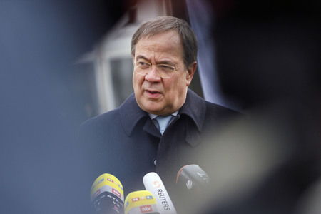 Pressestatement mit Armin Laschet vor dem Universitätsklinikum in Düsseldorf