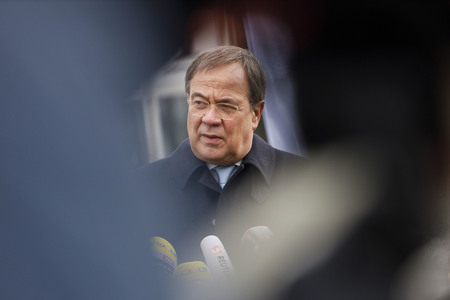 Pressestatement mit Armin Laschet vor dem Universitätsklinikum in Düsseldorf