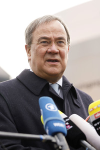 Pressestatement mit Armin Laschet vor dem Universitätsklinikum in Düsseldorf