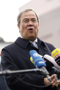 Pressestatement mit Armin Laschet vor dem Universitätsklinikum in Düsseldorf