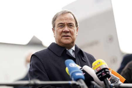 Pressestatement mit Armin Laschet vor dem Universitätsklinikum in Düsseldorf