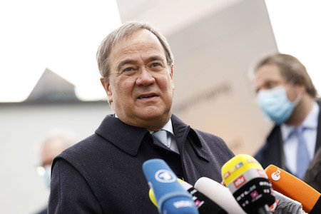 Pressestatement mit Armin Laschet vor dem Universitätsklinikum in Düsseldorf