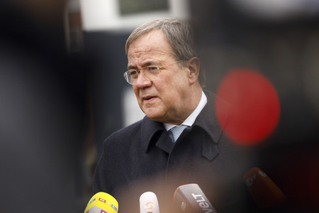 Pressestatement mit Armin Laschet vor dem Universitätsklinikum in Düsseldorf