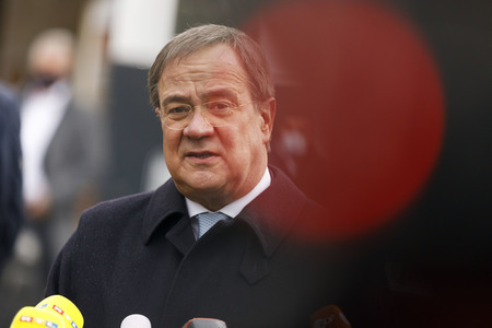 Pressestatement mit Armin Laschet vor dem Universitätsklinikum in Düsseldorf