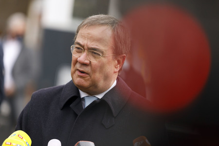 Pressestatement mit Armin Laschet vor dem Universitätsklinikum in Düsseldorf