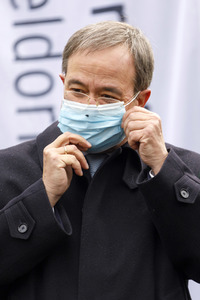 Pressestatement mit Armin Laschet vor dem Universitätsklinikum in Düsseldorf