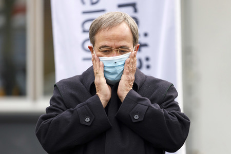 Pressestatement mit Armin Laschet vor dem Universitätsklinikum in Düsseldorf