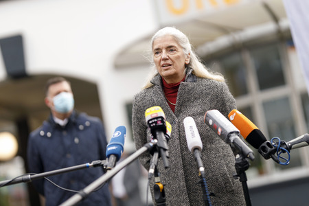 Pressestatement mit Armin Laschet vor dem Universitätsklinikum in Düsseldorf