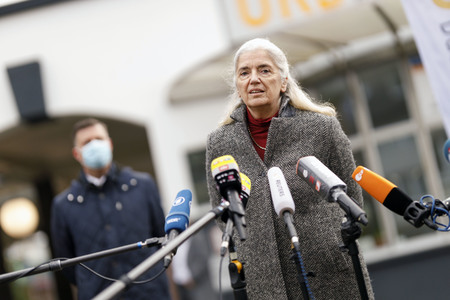Pressestatement mit Armin Laschet vor dem Universitätsklinikum in Düsseldorf