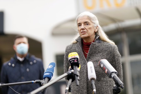 Pressestatement mit Armin Laschet vor dem Universitätsklinikum in Düsseldorf