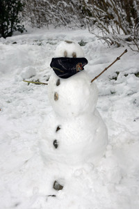 Schneemann mit Mundschutz in München