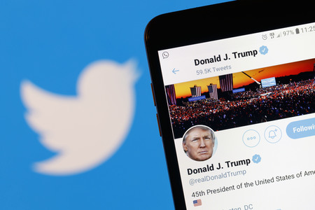 Symbolfoto Trump auf Twitter