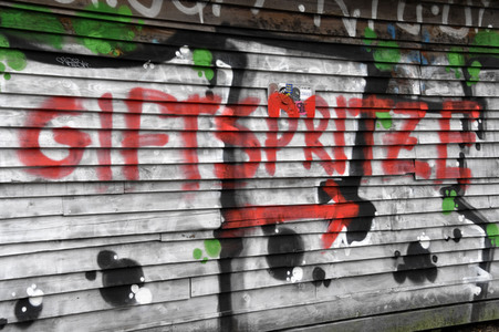 Graffiti zur Corona-Impfung in Berlin