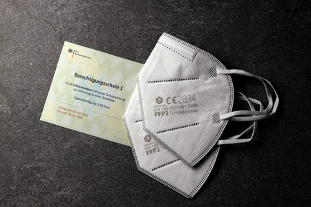 Symbolfoto Berechtigungsschein für FFP2-Masken