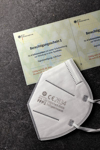 Symbolfoto Berechtigungsschein für FFP2-Masken