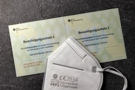 Symbolfoto Berechtigungsschein für FFP2-Masken