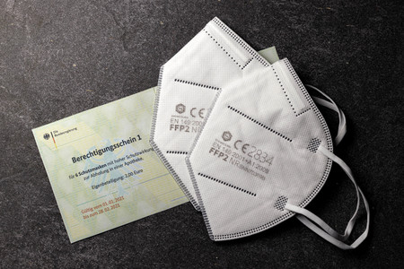 Symbolfoto Berechtigungsschein für FFP2-Masken