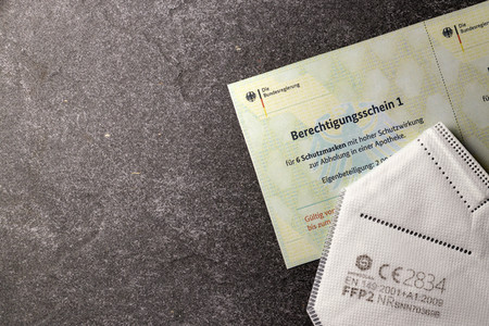 Symbolfoto Berechtigungsschein für FFP2-Masken