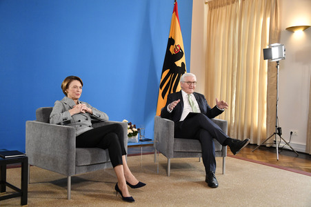 Bundespräsident Steinmeier im Gespräch mit Studenten in Berlin