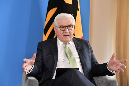 Bundespräsident Steinmeier im Gespräch mit Studenten in Berlin