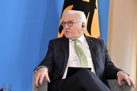 Bundespräsident Steinmeier im Gespräch mit Studenten in Berlin