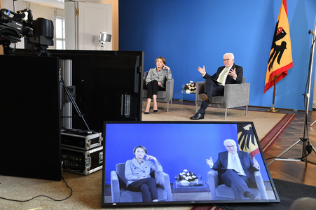 Bundespräsident Steinmeier im Gespräch mit Studenten in Berlin