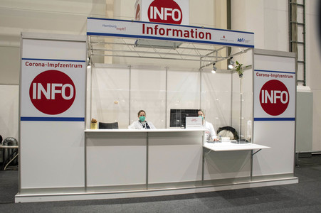 Corona-Impfzentrum in den Messehallen Hamburg