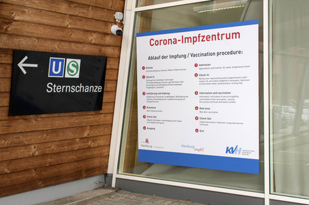 Corona-Impfzentrum in den Messehallen Hamburg