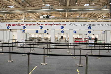 Corona-Impfzentrum in den Messehallen Hamburg