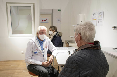 Corona-Impfzentrum in den Messehallen Hamburg