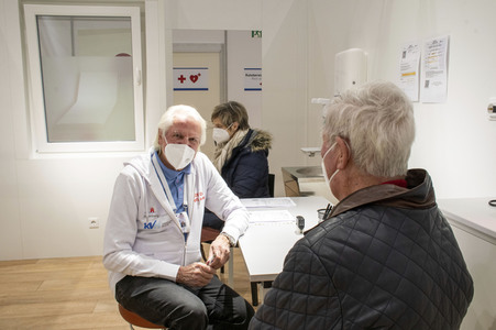 Corona-Impfzentrum in den Messehallen Hamburg