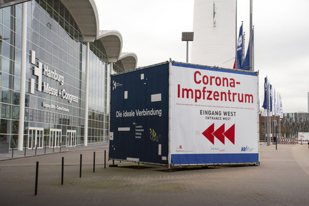 Corona-Impfzentrum in den Messehallen Hamburg