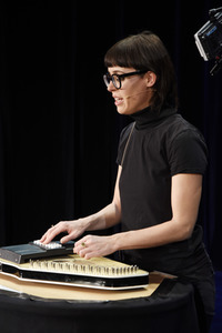 Digitales Kabarett mit Eva Karl-Faltermeier in Haar