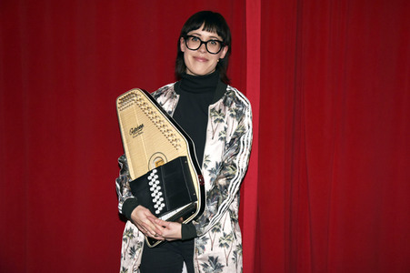 Digitales Kabarett mit Eva Karl-Faltermeier in Haar