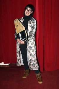 Digitales Kabarett mit Eva Karl-Faltermeier in Haar