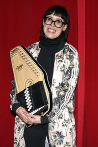 Digitales Kabarett mit Eva Karl-Faltermeier in Haar