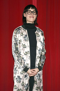 Digitales Kabarett mit Eva Karl-Faltermeier in Haar