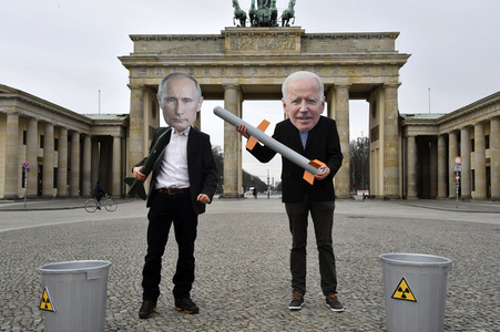 Fotoaktion 'New START-Verlängerung' in Berlin