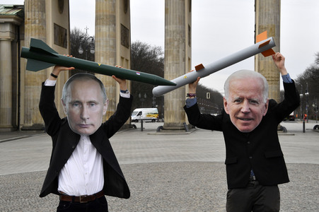 Fotoaktion 'New START-Verlängerung' in Berlin