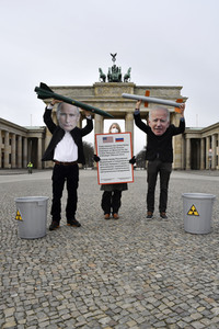 Fotoaktion 'New START-Verlängerung' in Berlin