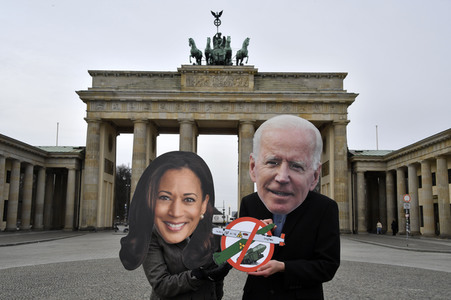 Fotoaktion 'New START-Verlängerung' in Berlin