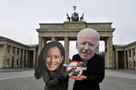 Fotoaktion 'New START-Verlängerung' in Berlin